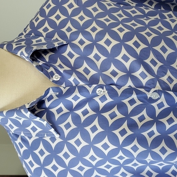 PURE AMICI, lovely long sleeve button shirt. Periwinkle blue geometric p… - Picture 2 of 10